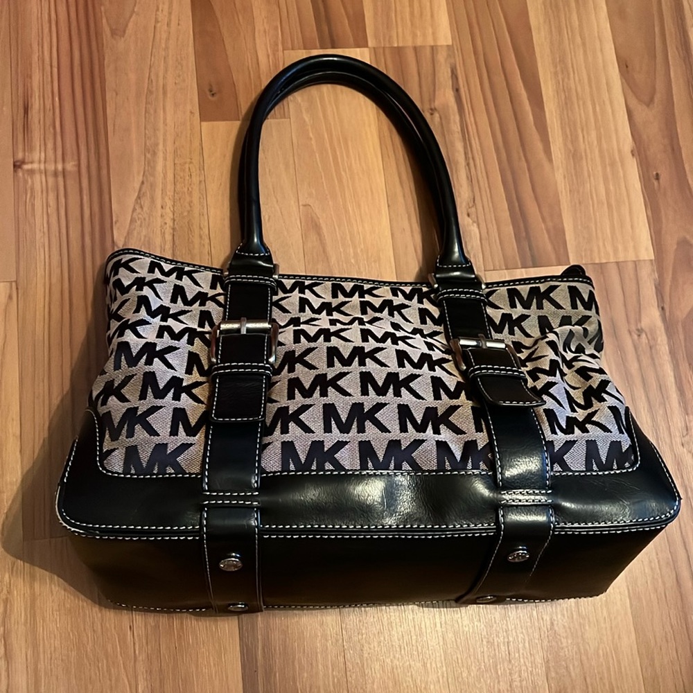 MK purse and extra wristlet